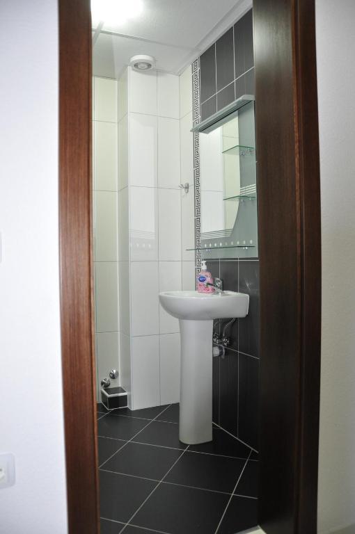 Marina Apartments Ohrid Buitenkant foto